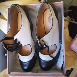Vintage inspired pumps